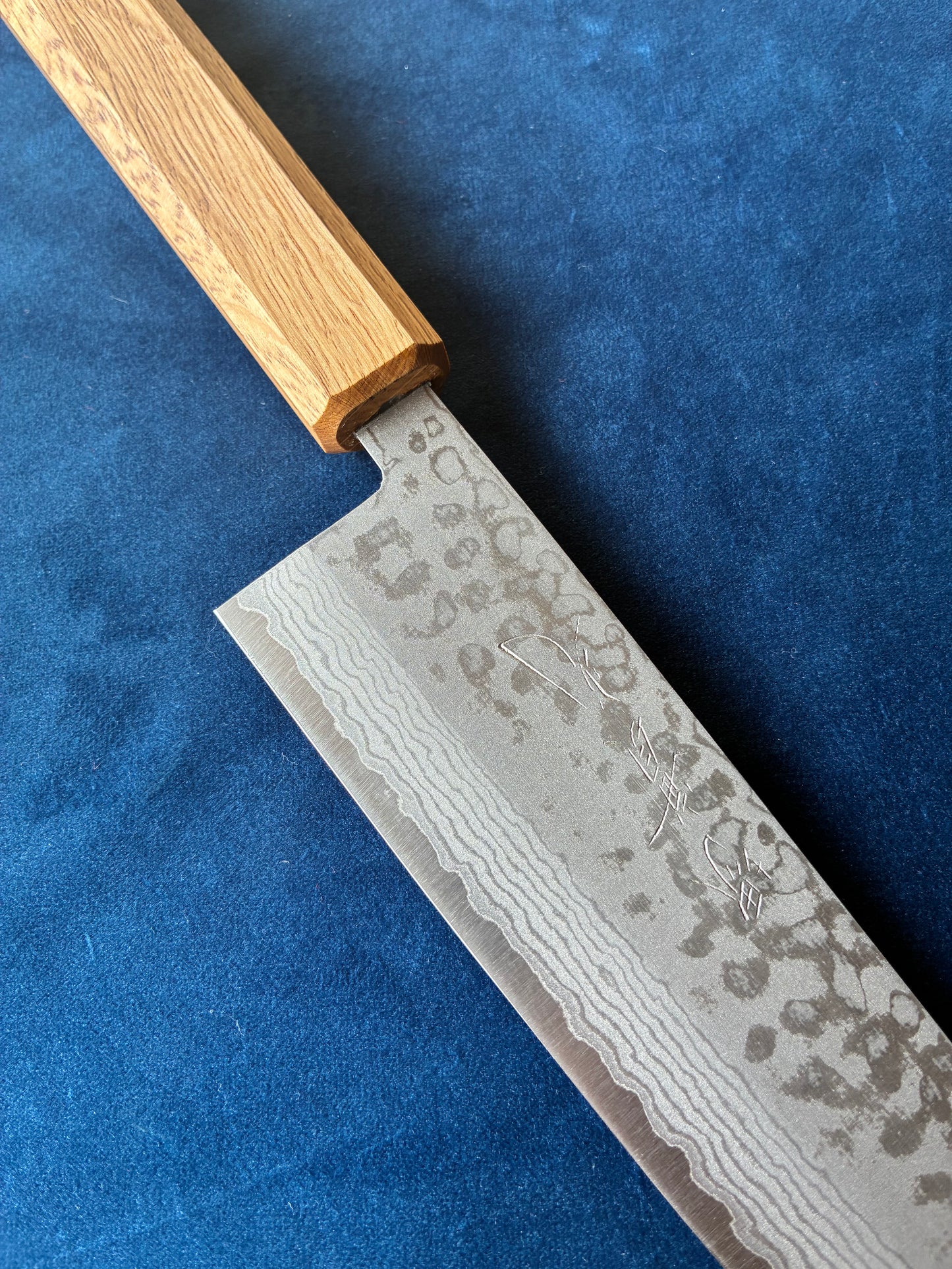 VG1 WA DAMASCUS GYUTO Roble